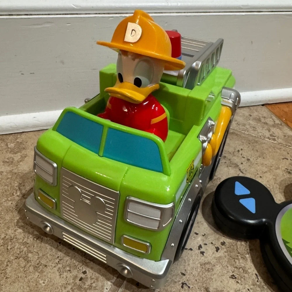 NWOT Disney Junior 9” RC Donald Duck FireTruck Forest Service Remote Control Car